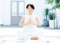 ヨガで自律神経を整えて血流改善を促す